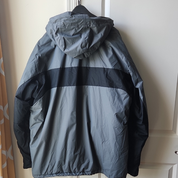 Columbia Men's Two-Tone Hooded Raincoat - Picture 7 of 9